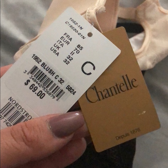 SOLDChantelle racer back bras nude and black - Picture 4 of 4